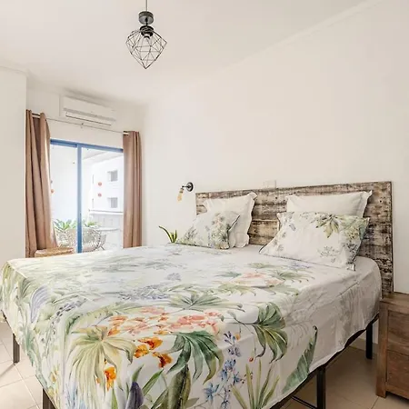 Anna's Da Rocha * بورتيماو